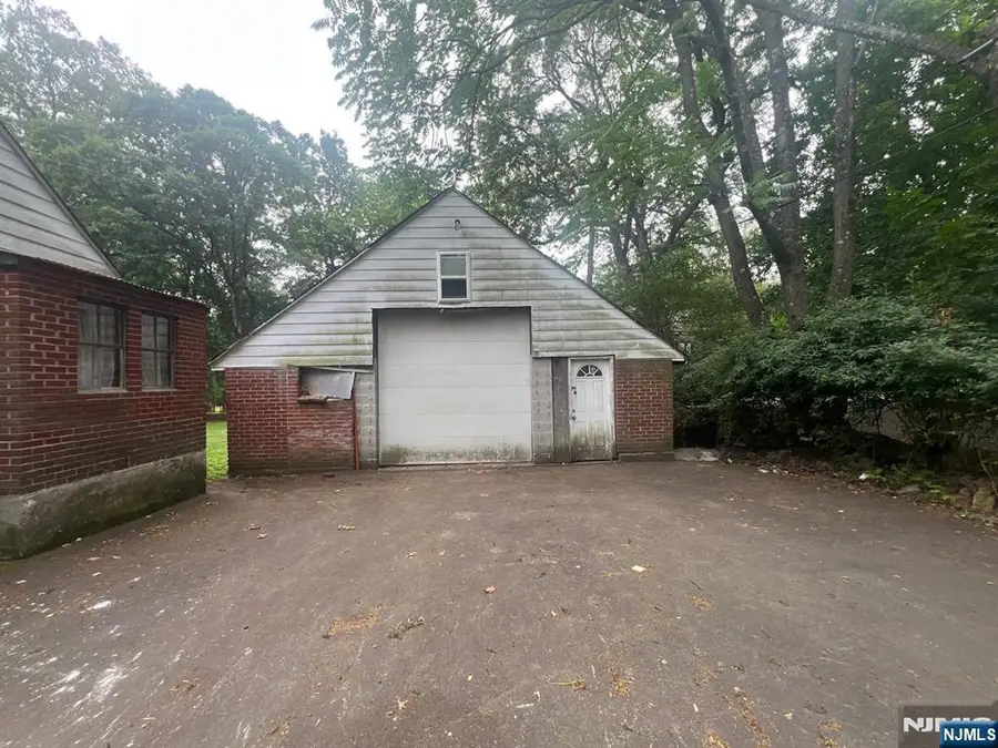 37 Roth Avenue, Oakland, NJ 07417 - Image #3