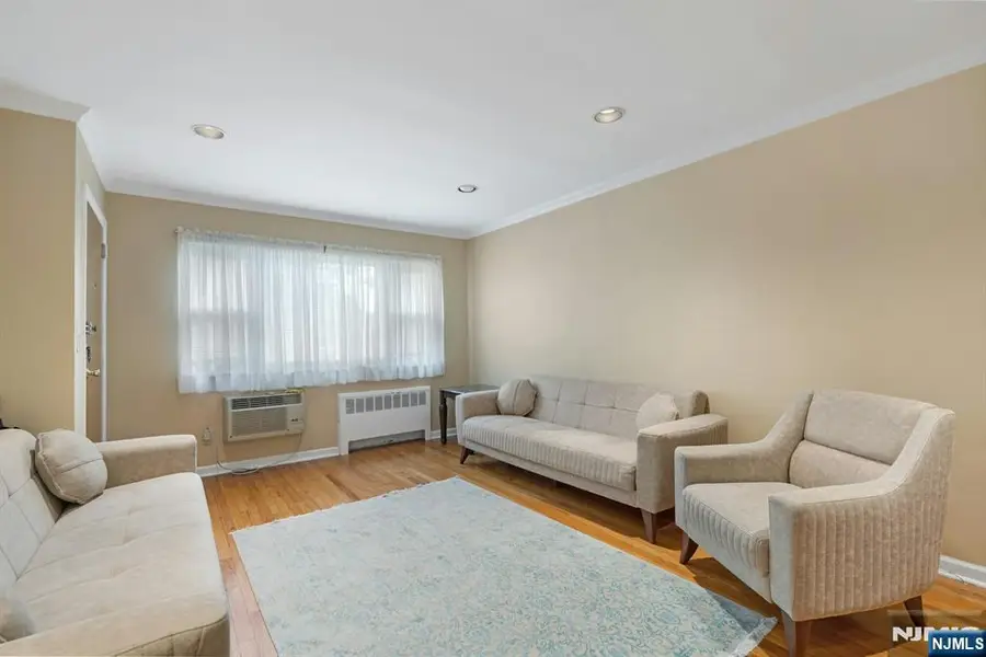 201 Oakdene Place D1, Cliffside Park, NJ 07010 - Image #3