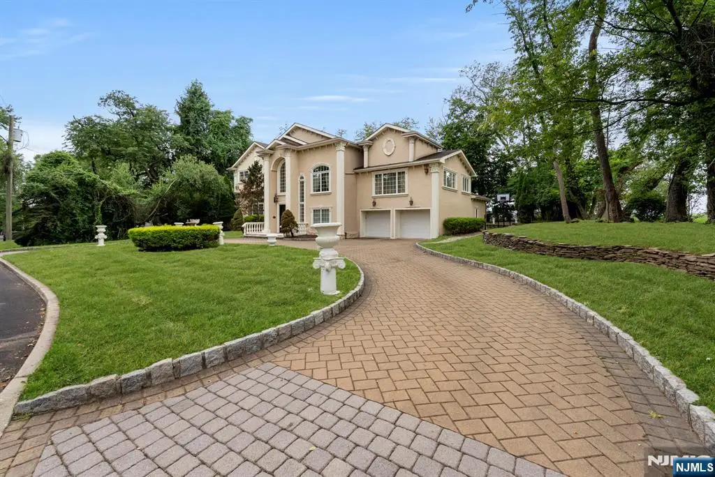 151 Mackay Drive, Bergenfield, NJ 07621 - Image #1