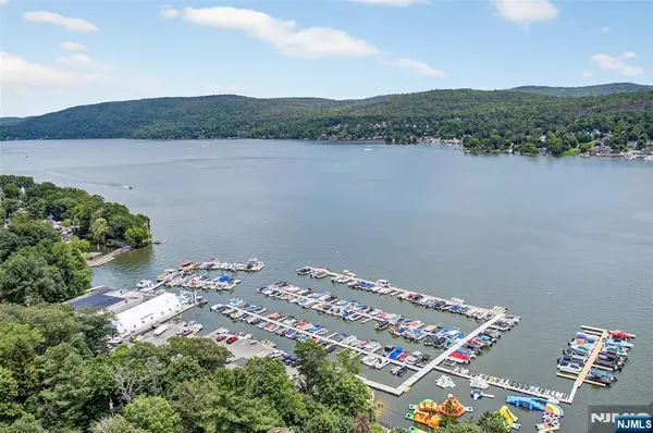 24 Gifford Road, West Milford, NJ 07421