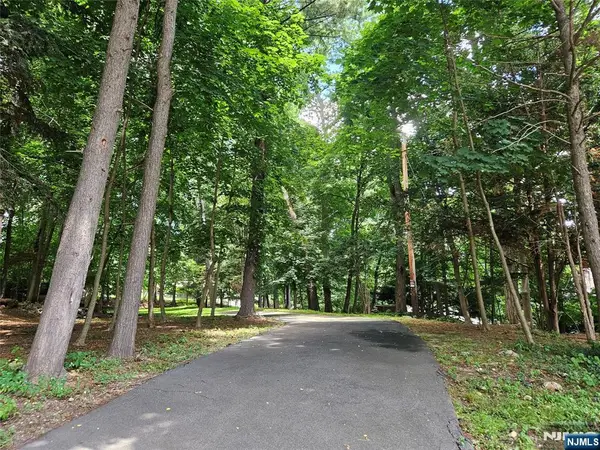 18 Locust Road, Glen Rock, NJ 07452