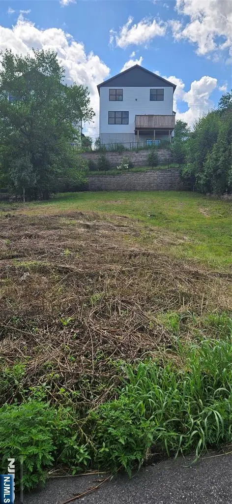 38 N Railroad Avenue, Mahwah, NJ 07430