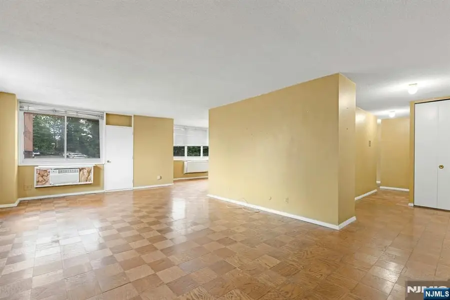 2150 Center Avenue 2E, Fort Lee, NJ 07024 - Image #2