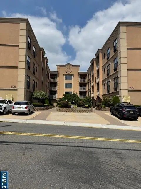 8915 Bergenwood Avenue 20, North Bergen, NJ 07047