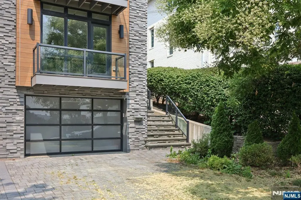 746 Undercliff Avenue B, Edgewater, NJ 07020 - Image #1