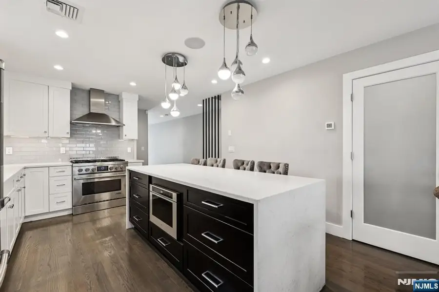 746 Undercliff Avenue B, Edgewater, NJ 07020 - Image #3