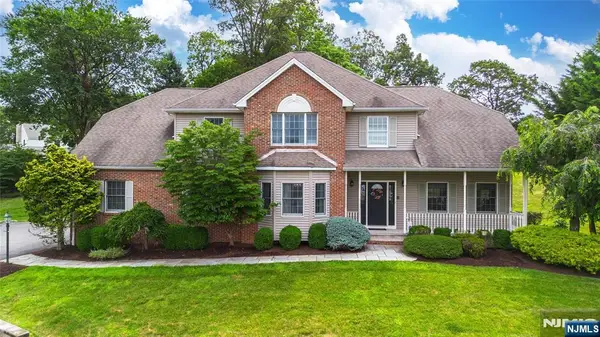 98 Grover Lane, West Caldwell, NJ 07006