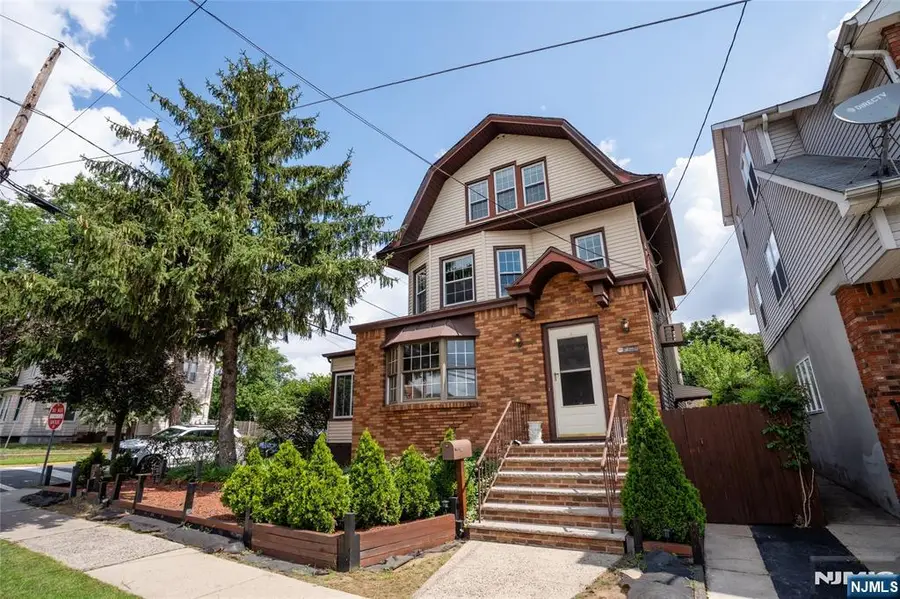 325 Valley Brook Avenue, Lyndhurst, NJ 07071 - Image #2