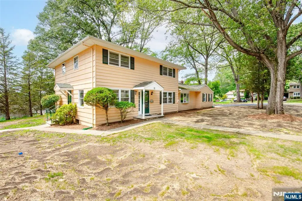11 Loyola Place, Oakland, NJ 07436 - Image #1