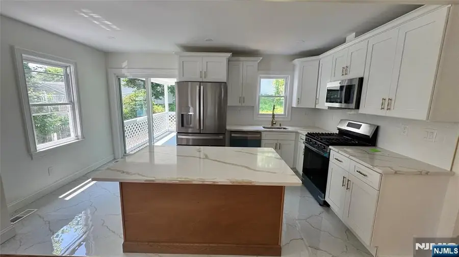 882 Lafayette Ave, Hawthorne, NJ 07506 - Image #3