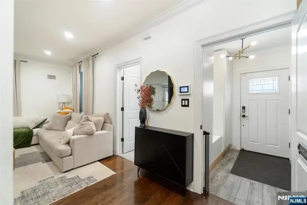 122 4th Avenue, East Orange, NJ 07017