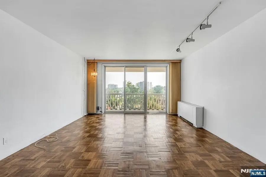 2000 Linwood Avenue 6M, Fort Lee, NJ 07024 - Image #2