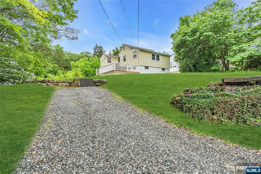 40 Kingsland Road, Upper Greenwood Lake, NJ 07421 - Image #3