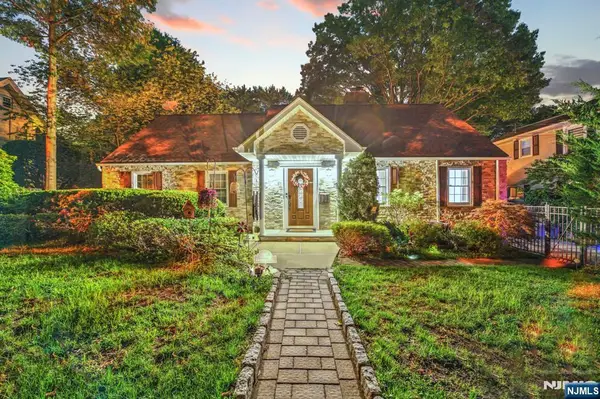 181 Lakeview Avenue, Leonia, NJ 07605