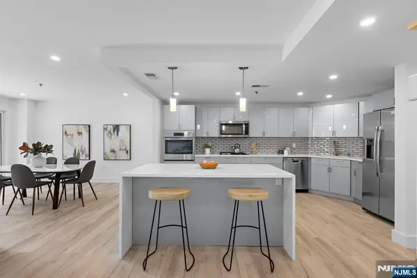 302 Smith Court, Edgewater, NJ 07020