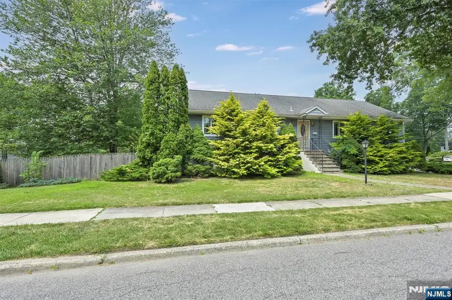 4 Jeffrey Road, Wayne, NJ 07470 - Image #2