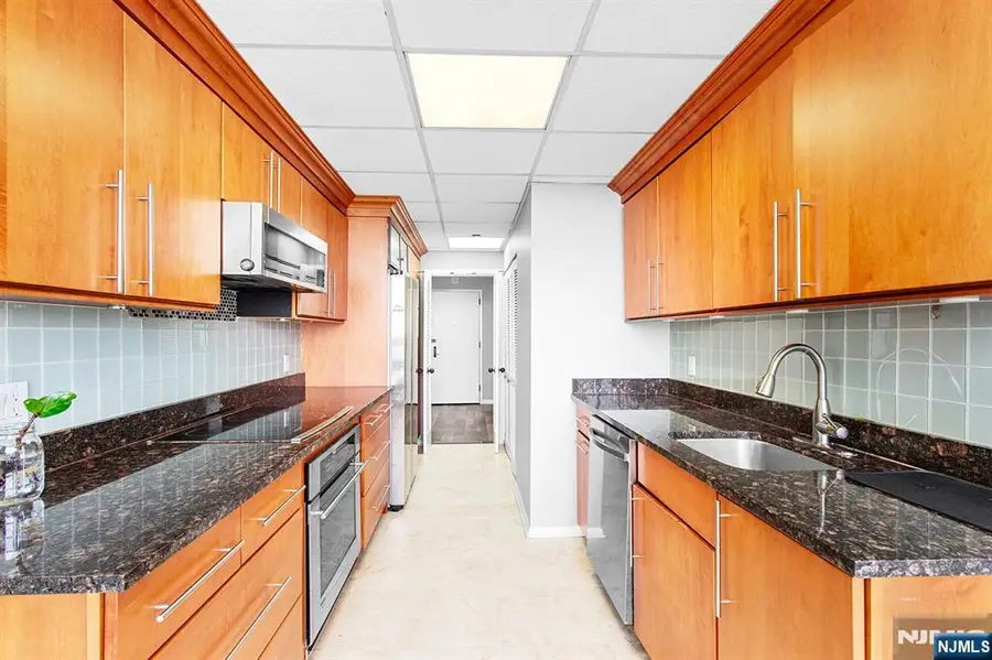 800 Palisade Avenue 2007, Fort Lee, NJ 07024 - Image #2