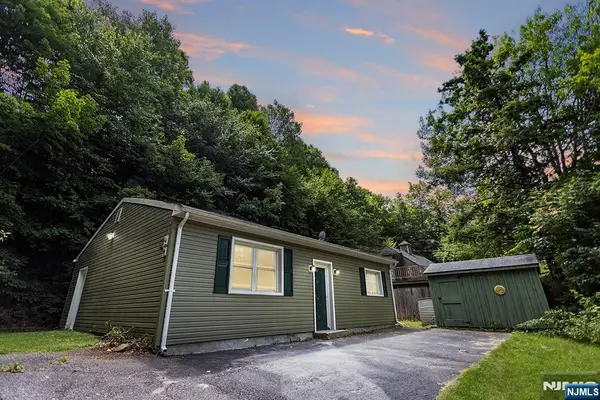 74 Riverside Road, West Milford, NJ 07421