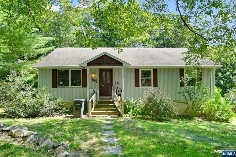 36 Morsemere Road, Upper Greenwood Lake, NJ 07421 - Image #2
