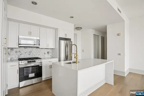 4 Beacon Way 900, Jersey City, NJ 07304