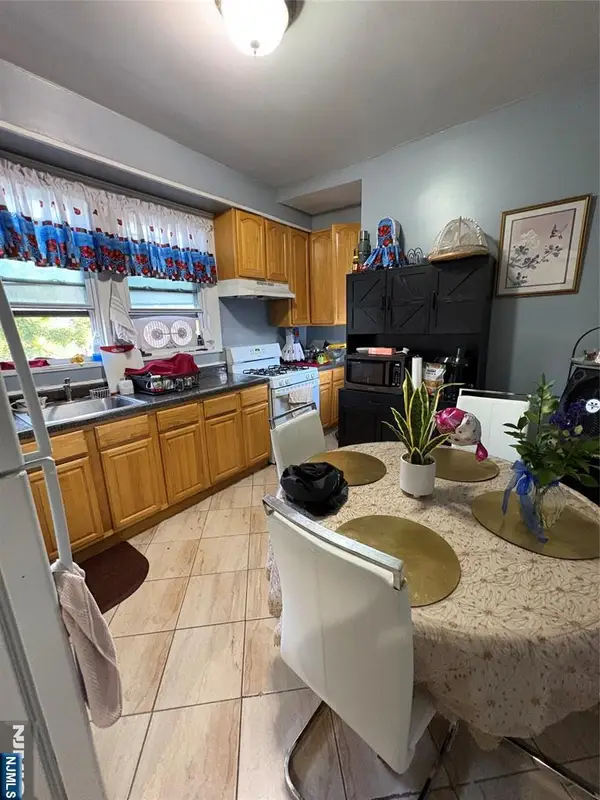 352 N 7th Street, Newark, NJ 07107