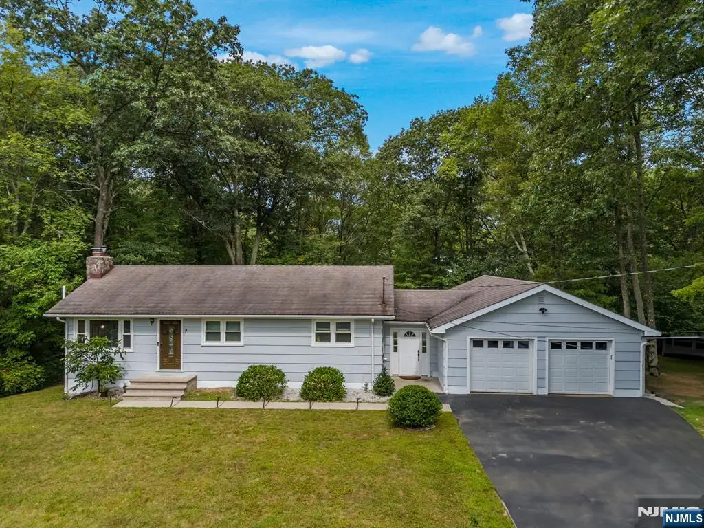 7 Pawnee Trail, Oak Ridge, NJ 07438 - #1