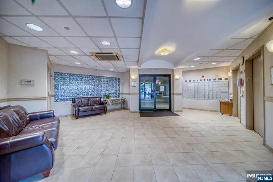 189 Forest Avenue 409, Paramus, NJ 07652 - Image #2