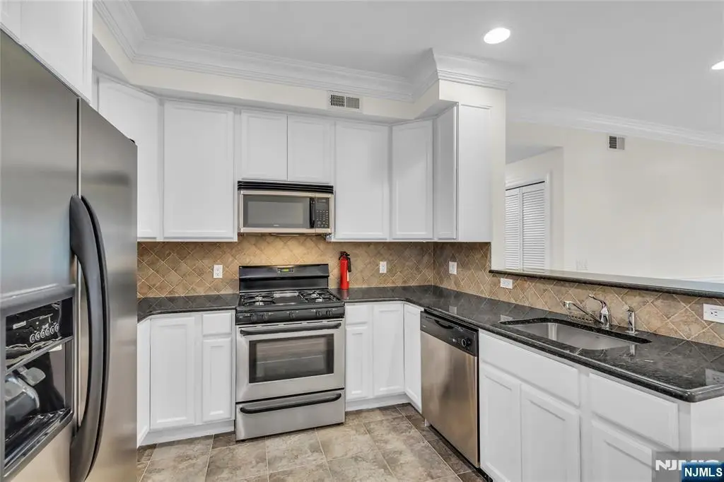 30 Austin Street 202, Newark, NJ 07114 - Image #1