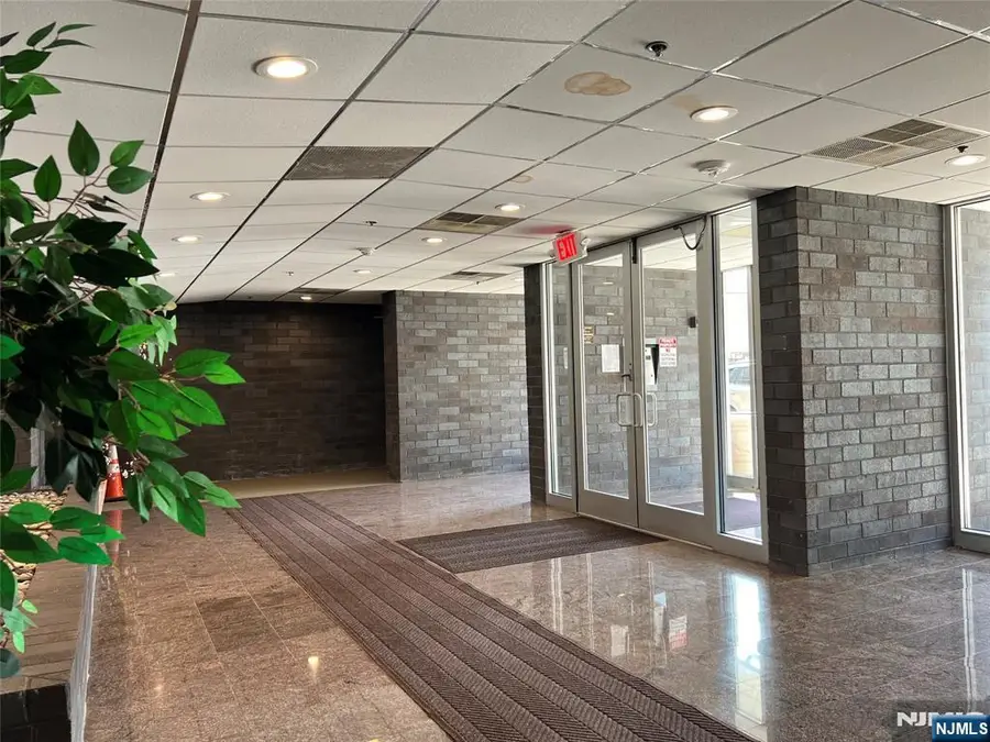 364 Palisade Avenue 5B, Cliffside Park, NJ 07010 - Image #3