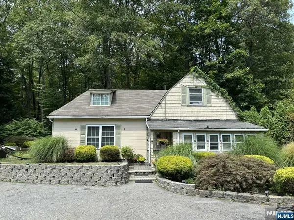 5 Old Gormely Lane, Kinnelon Borough, NJ 07405