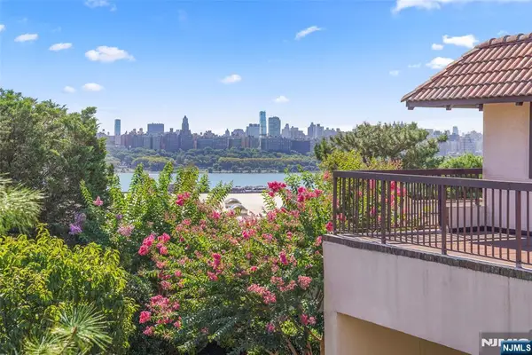 300 Gorge Road 37, Cliffside Park, NJ 07010