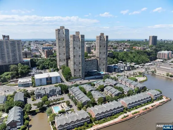 7002 JFK Blvd E 27F, Guttenberg, NJ 07093