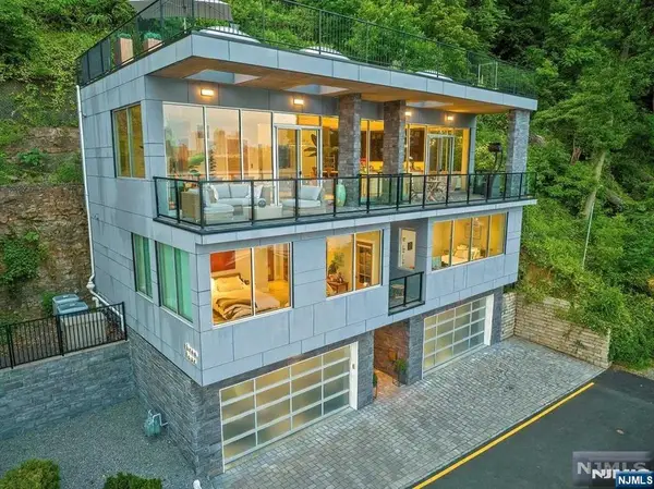 34 Shore Road 34S, Edgewater, NJ 07020