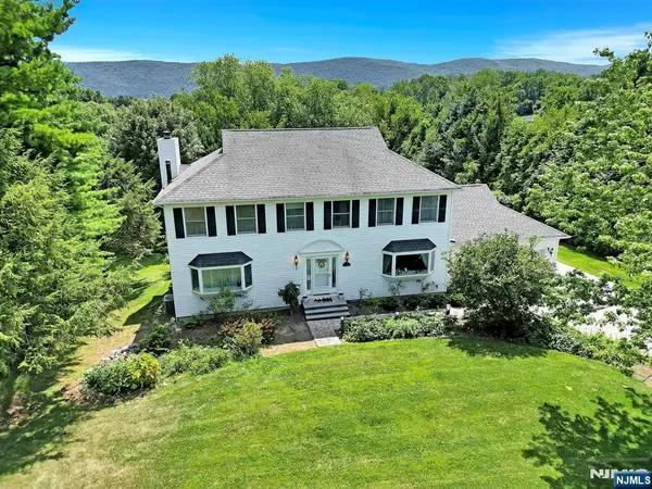 12 Gate Drive, Vernon, NJ 07418