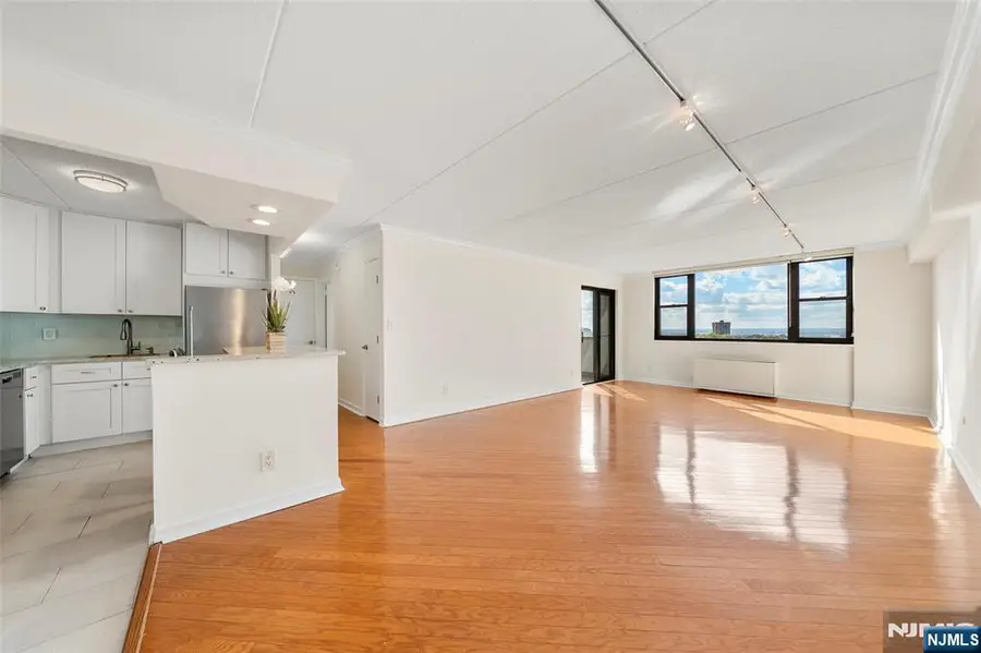 250 Gorge Road 20F, Cliffside Park, NJ 07010 - Image #2