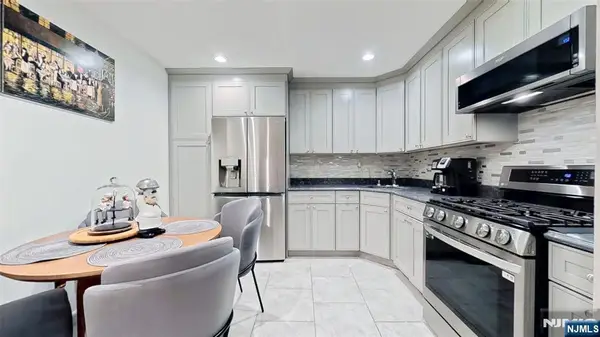 366 Cottonwood Way, Mahwah, NJ 07430