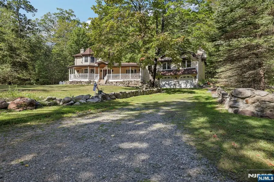 921 Tulip Trail, Newton, NJ 07860 - Image #2