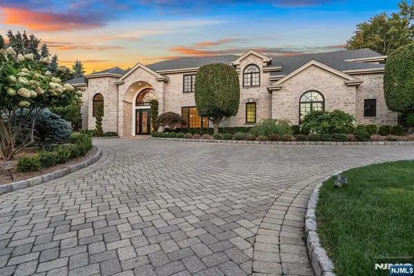 118 Hoover Drive, Cresskill, NJ 07626