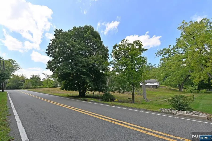 235 Wearimus Road, Ho Ho Kus, NJ 07423 - Image #3