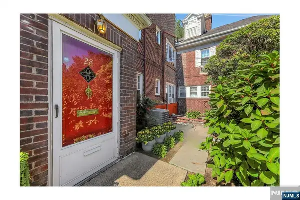 927 Commonwealth Drive 4, Teaneck, NJ 07666