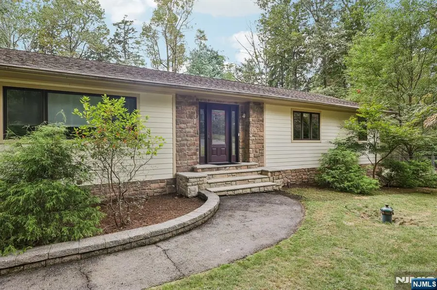 23 Plymouth Drive, Upper Saddle River, NJ 07458 - Image #2