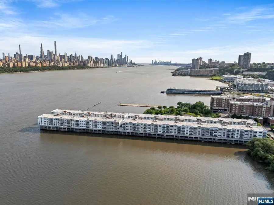 108 The Promenade 108, Edgewater, NJ 07020 - Image #3