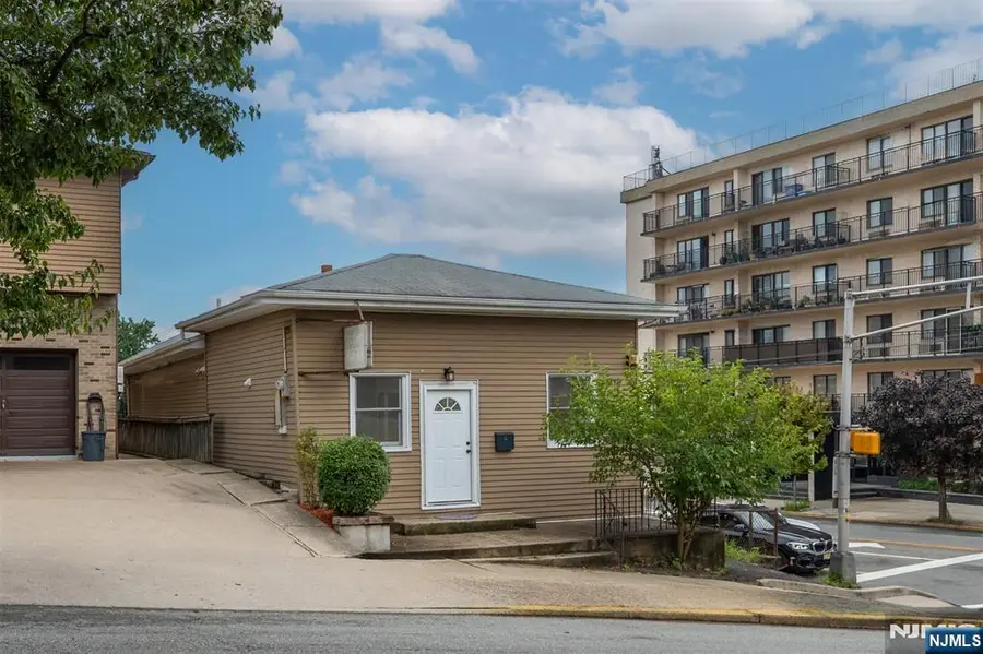 418 E Brinkerhoff Avenue, Palisades Park, NJ 07650 - Image #2