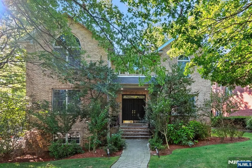 26 Sara Hill Lane, Englewood Cliffs, NJ 07632 - Image #1