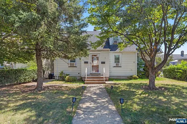 104 Echo Place, Elmwood Park, NJ 07407