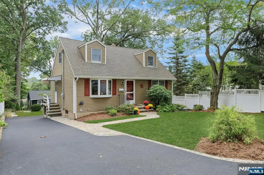 488 Baxter Avenue, Wyckoff, NJ 07481 - Image #2