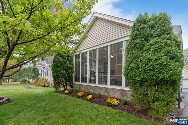 279 Vreeland Avenue, Midland Park, NJ 07432