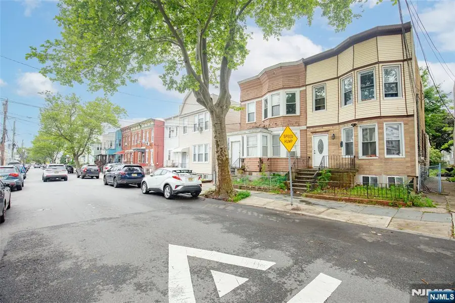 28 Clarke Avenue, Jersey City, NJ 07304 - Image #2