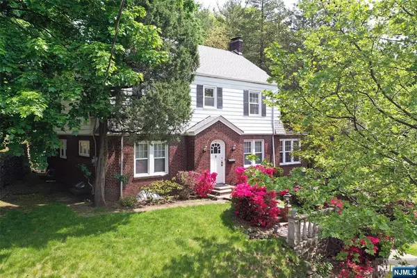 85 Paulin Boulevard, Leonia, NJ 07605