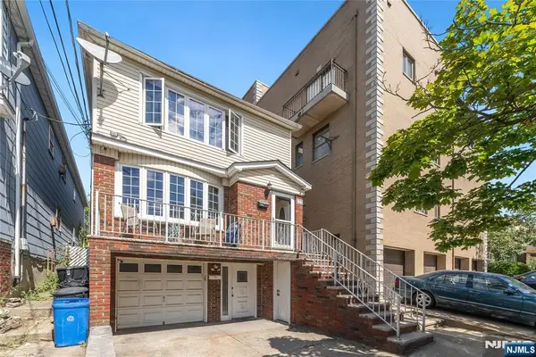 147 W 52nd Street, Bayonne, NJ 07002